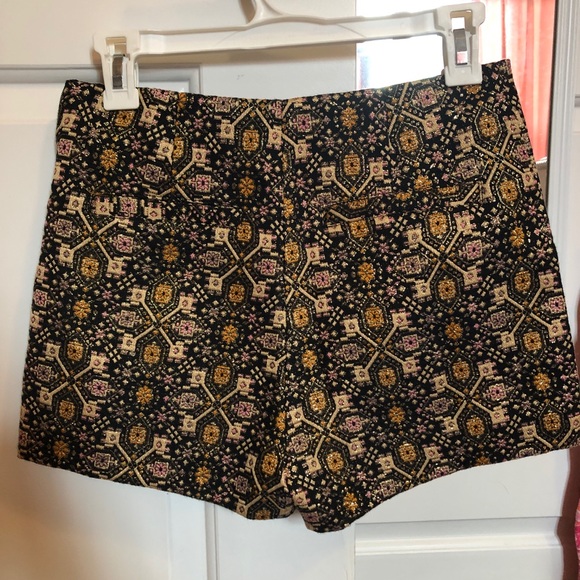 Printed high Waisted shorts with glitter thread - Picture 2 of 4